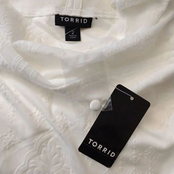 Torrid White Flocked Mesh Crew Neck Bell Sleeve Swing Top Plussize 2X NWT - Picture 3 of 14